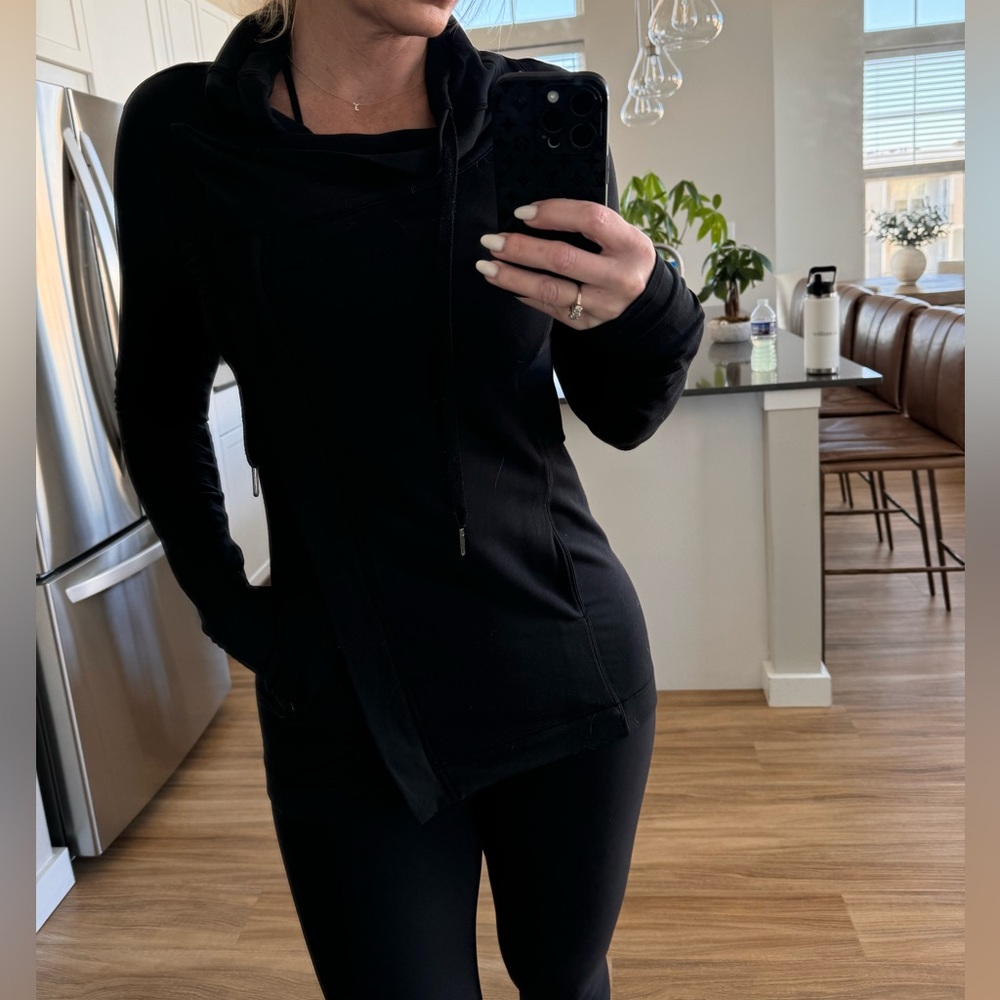 Lululemon jacket - Picture 2 of 3